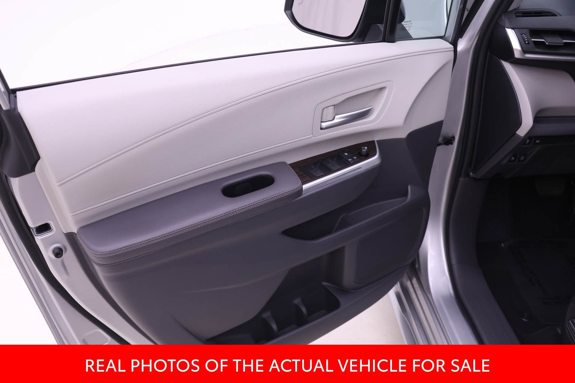 Used 2022 Toyota Sienna XLE FWD image 8