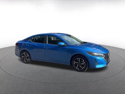 Used 2025 Nissan Sentra SV FWD image 2