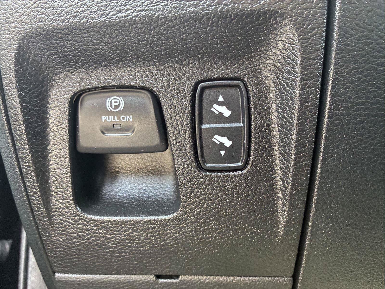 Used 2023 RAM 1500 Laramie AWD/4WD image 22