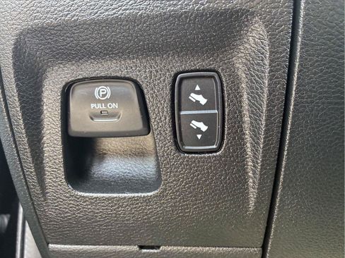 Used 2023 RAM 1500 Laramie AWD/4WD image 22