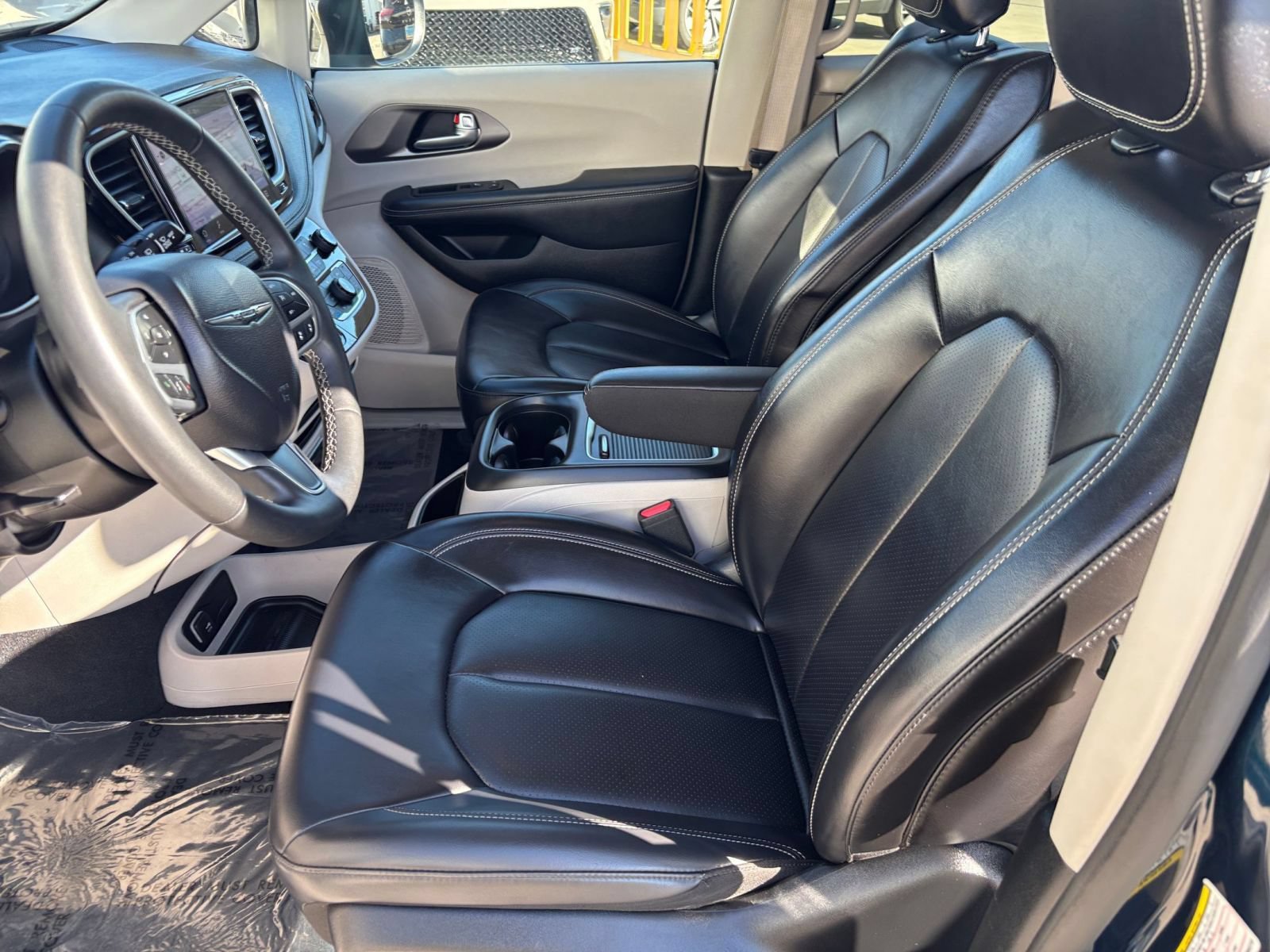 Used 2023 Chrysler Pacifica Touring-L FWD image 40