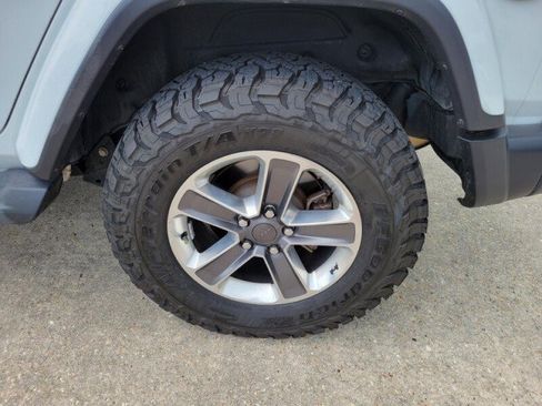 Used 2020 Jeep Wrangler Unlimited Sahara AWD/4WD image 9