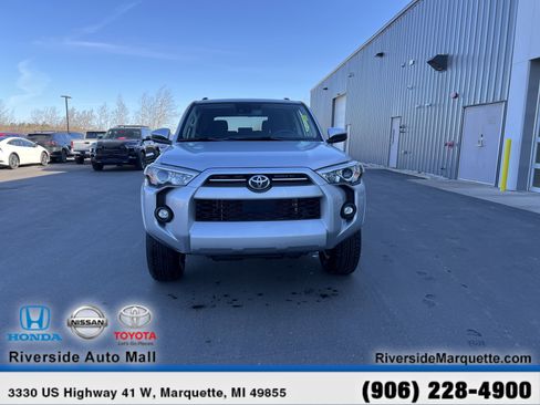 Used 2024 Toyota 4Runner SR5 AWD/4WD image 2