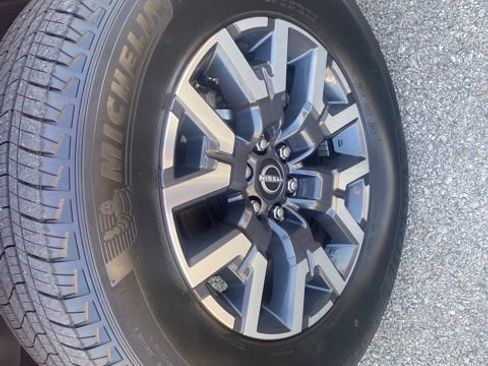 Used 2024 Nissan Frontier SL w/ Technology Package image 10