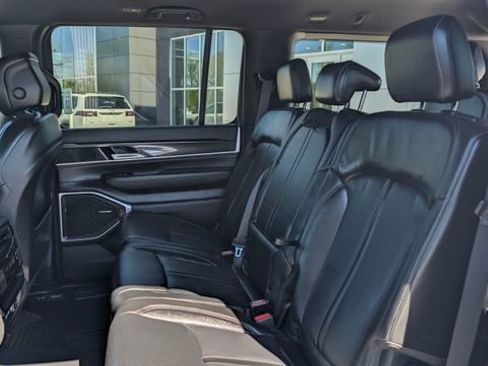 Used 2022 Jeep Wagoneer Series I AWD/4WD image 11