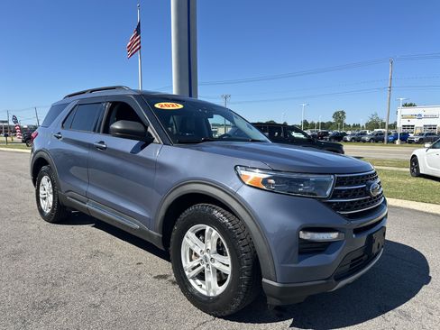 Used 2021 Ford Explorer XLT w/ Equipment Group 202A AWD/4WD image 18