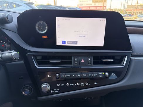 Used 2024 Lexus ES 350 w/ Premium Package FWD image 18