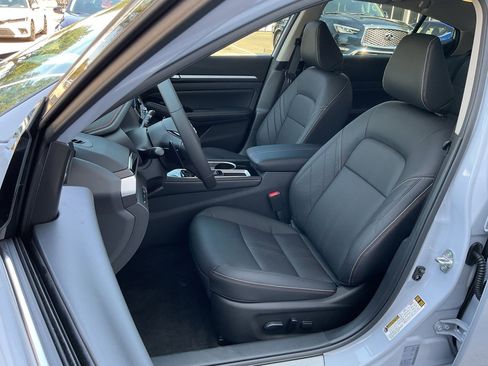 New 2025 Nissan Altima 2.5 SR w/ SR Premium Package image 12