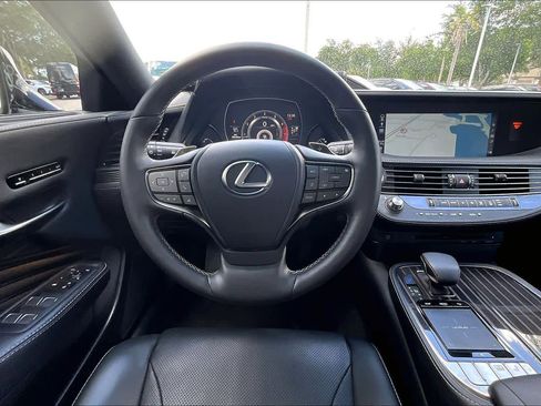 Used 2020 Lexus LS 500 w/ Accessory Package (Z2) RWD image 6
