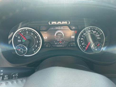 Used 2022 RAM 1500 Big Horn AWD/4WD image 16