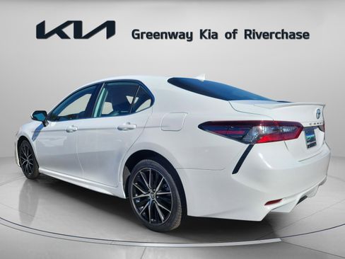 Used 2024 Toyota Camry SE image 4