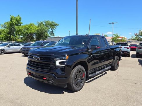 Used 2023 Chevrolet Silverado 1500 RST w/ Redline Edition AWD/4WD image 2