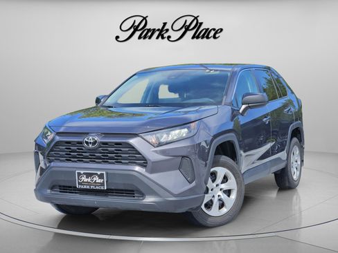 Used 2022 Toyota RAV4 LE image 1