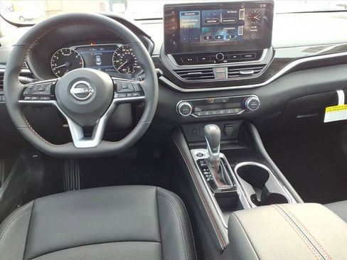 New 2025 Nissan Altima 2.5 SR image 9