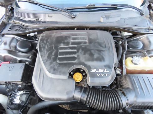 Used 2019 Dodge Challenger SXT image 8