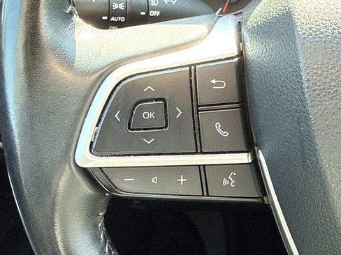Used 2022 Toyota Highlander LE AWD/4WD image 24