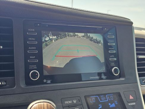 Used 2018 Toyota Sienna XLE w/ XLE Navigation Package FWD image 24
