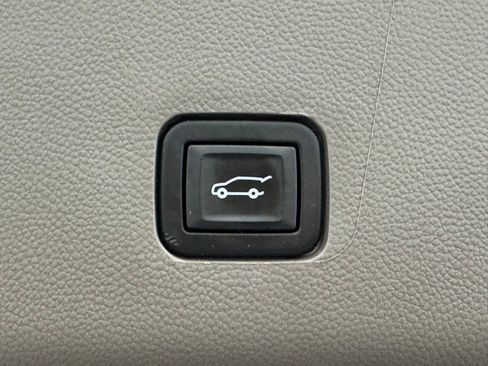 Used 2020 Chevrolet Traverse LT FWD image 10