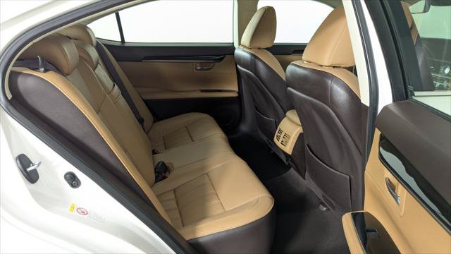 Used 2018 Lexus ES 350 w/ Luxury Package w/Wood Trim FWD image 19
