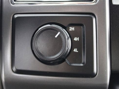 Used 2020 Ford F150 XLT image 23