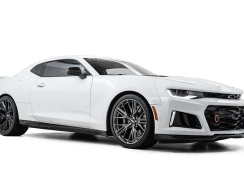 Used 2018 Chevrolet Camaro ZL1 RWD image 6