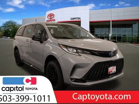 Certified 2025 Toyota Sienna XSE image 1