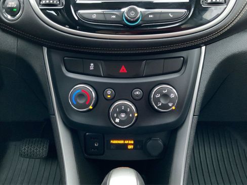 Used 2018 Chevrolet Trax LT w/ LT Convenience Package FWD image 33