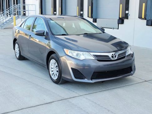 Used 2012 Toyota Camry FWD image 7