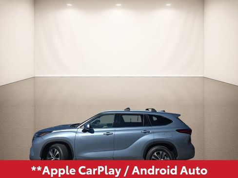 Used 2022 Toyota Highlander XLE image 3