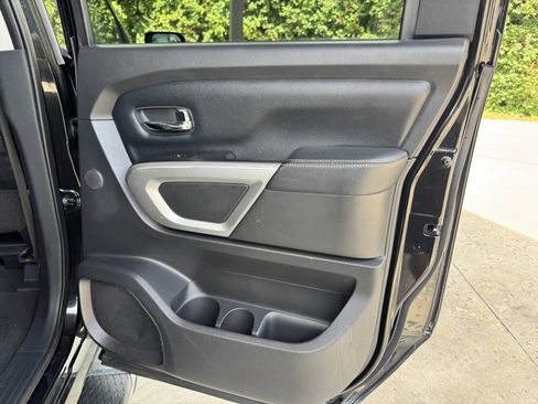 Used 2019 Nissan Titan SL image 15