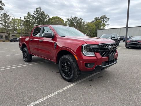 Used 2025 Ford Ranger XLT w/ Black Appearance Package AWD/4WD image 4