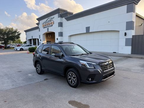 Used 2022 Subaru Forester Premium AWD/4WD image 2