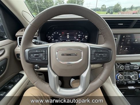 Used 2023 GMC Yukon XL Denali AWD/4WD image 6