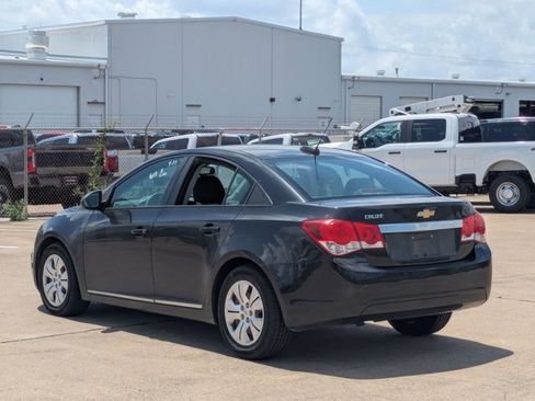 Used 2016 Chevrolet Cruze LS FWD image 8