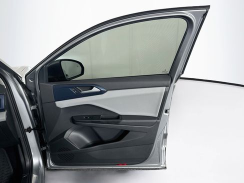 Used 2022 Volkswagen Taos SE FWD image 31