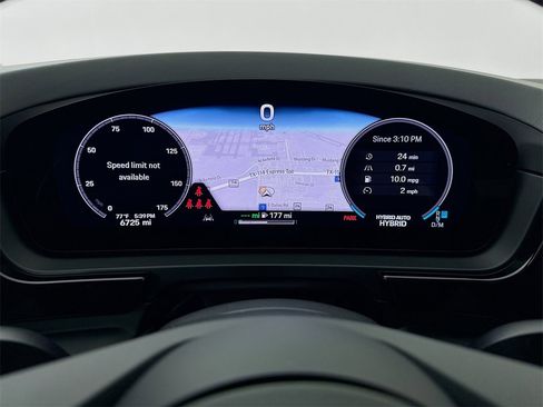 Used 2024 Porsche Cayenne Coupe image 16