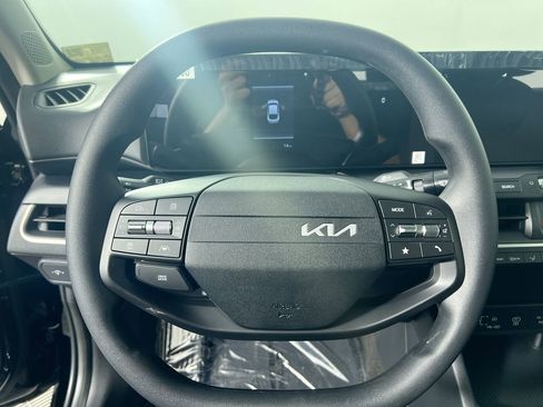 New 2025 Kia K4 LXS image 15