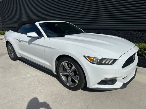 Used 2017 Ford Mustang Premium image 12