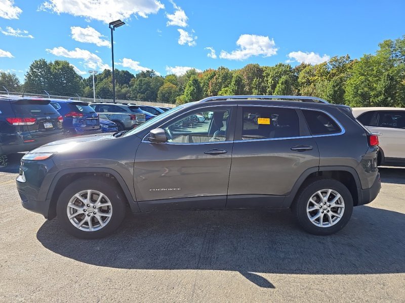 Used 2014 Jeep Cherokee Latitude w/ Cold Weather Group AWD/4WD image 4