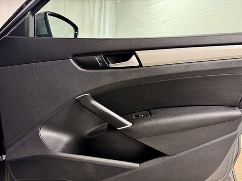 Used 2022 Volkswagen Passat 2.0T SE image 18