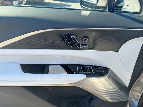 Used 2024 Cadillac Lyriq Luxury image 15