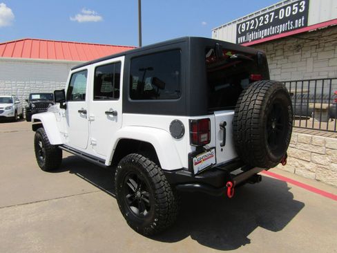 Used 2017 Jeep Wrangler Unlimited Sahara AWD/4WD image 3