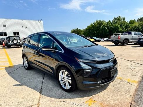 Used 2022 Chevrolet Bolt LT FWD image 4