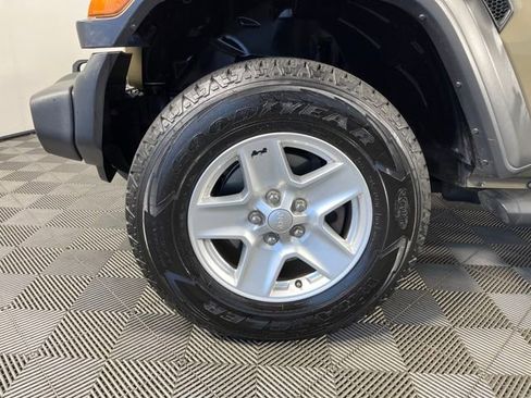 Used 2020 Jeep Gladiator Sport w/ Quick Order Package 24S AWD/4WD image 7