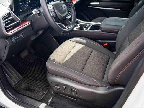 Used 2024 Chevrolet Traverse Z71 AWD/4WD image 11