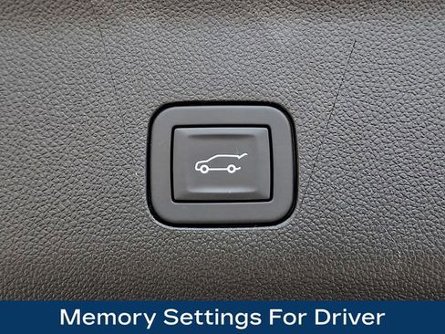 Used 2025 Chevrolet Suburban Z71 AWD/4WD image 32