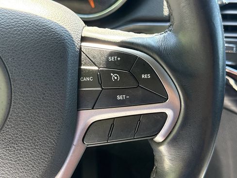 Used 2019 Jeep Grand Cherokee Laredo w/ Laredo X Package RWD image 28