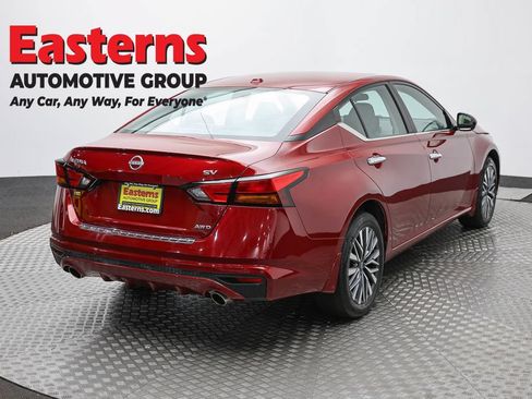 Used 2023 Nissan Altima 2.5 SV w/ SV Premium Package AWD/4WD image 5