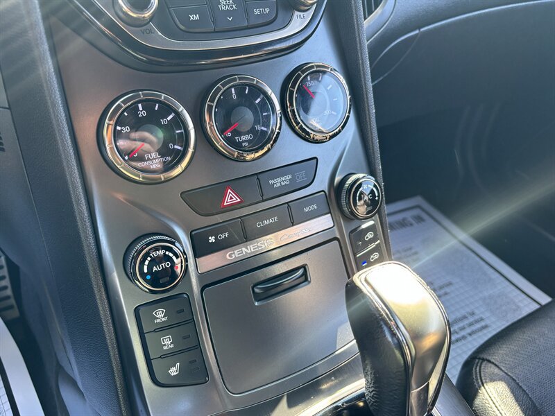 Used 2015 Hyundai Genesis 3.8 RWD image 11