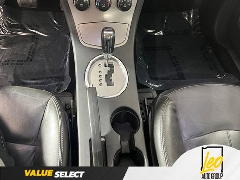 Used 2010 Chrysler Sebring Touring w/ Hands-Free Convenience Group FWD image 18